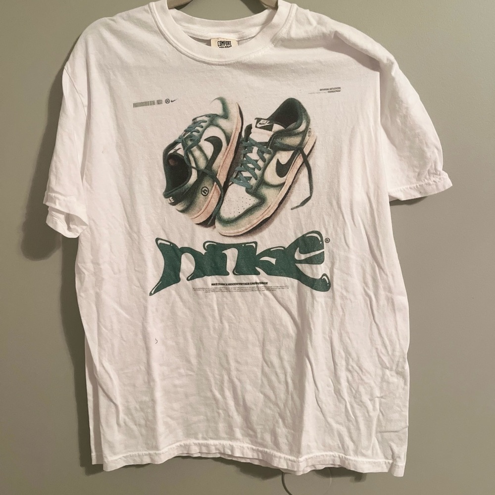 Vintage Nike sneaker t shirt